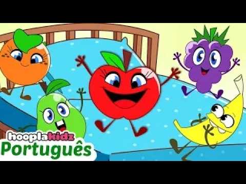 Cinco frutas fofas pulando na cama | Cantigas infantis clássicas | HooplaKidz Brasil