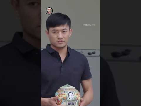 Trong phim Quý Bình bê tro cốt vợ ngoài đời vợ con Quý Bình lại ôm tro cốt anh thương ah #shorts