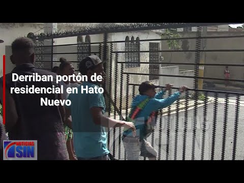 Derriban portón de residencial en Hato Nuevo