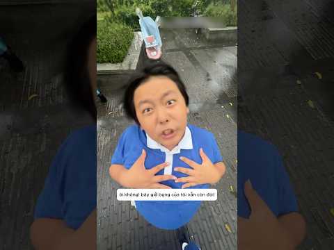 Cô bé mập lợn ăn hết bánh của người bạn tốt bụng