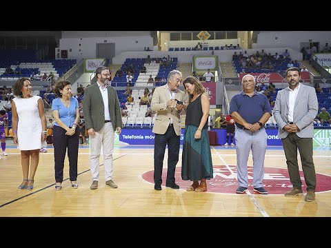 Imposición a Miquel Jaume (Fundador de Palma Futsal) insignia de oro de la LNFS a título póstumo