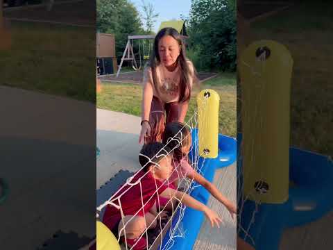 Mom helps Ember and Keegan get their snacks 🤣👧🏻❤️😱
