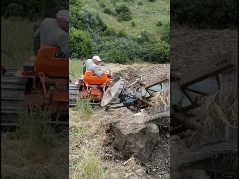 Fiat 605C Sposta un Grande Masso con lโAratro ๐ช๐