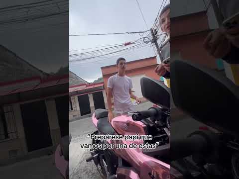 Se toman fotos con mi moto 🥹