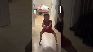 wonderful dance by the kid🤣🤣 #funnyshorts #funnydance #funnymoments #shorts