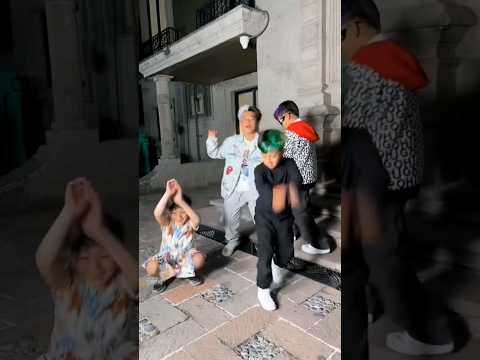 BABY RICK BAILANDO CON LOS PICUS *Pa que vine pa ca pa ca* - Yolo Aventuras !!