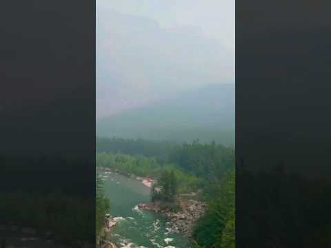 Вид на горную реку с высоты птичьего полёта || Bird's-eye view of the mountain river