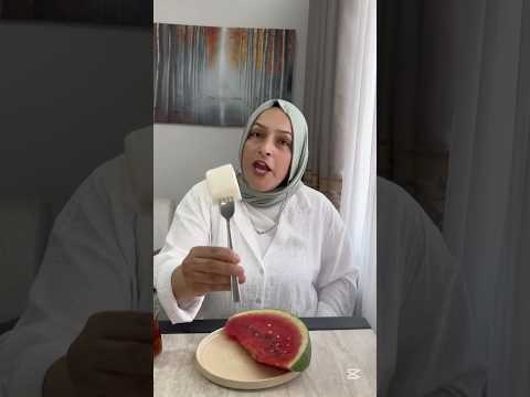 Kahvaltı’da çatalla peynir karpuz yedi yanında çay içti onun çatalı karpuzu peyniri var ama çayı yoğ