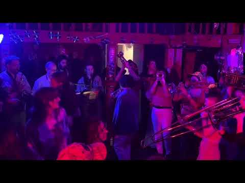 Wit’s End Brass Band - Baile Inolvidable (Bad Bunny cover)