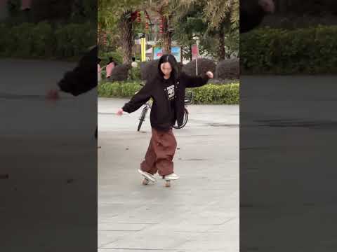Do You Believe the Mom Is a Drift Skate Champion? #chinaculture #driftskate #kungfu