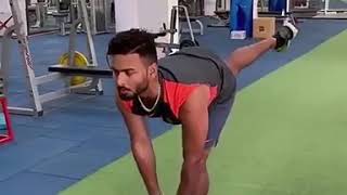 Risabh pant doing workout and exercises in the gym//new rishabh workout video.  #shorts