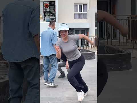 Nữ bảo vệ giỏi võ 3698