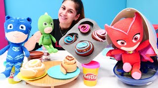 PJ Masks acıktı! Hemen Ayşe'nin kafesine koşuyor ve çörek yiyor! Yemek yapma oyunları.