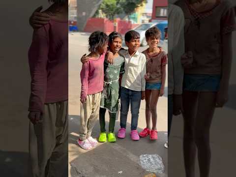 दिन भर में एक काम ऐसा जरूर करो जो किसी के चेहरे पर ख़ुशी और हसी ला सके❤️ #shorts #humanity #trending