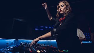 Valerie Fox - No way back