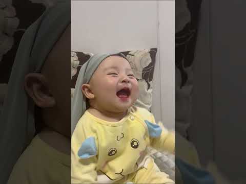 퇴근하고 엄마를 반기는 애기