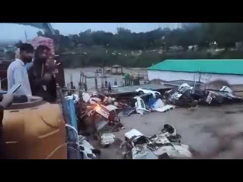 भारी बारिश और अचानक आई बाढ़ ने राजौरी में तबाही मचा दी, जिससे जनहानि के साथ-साथ संपत्ति को