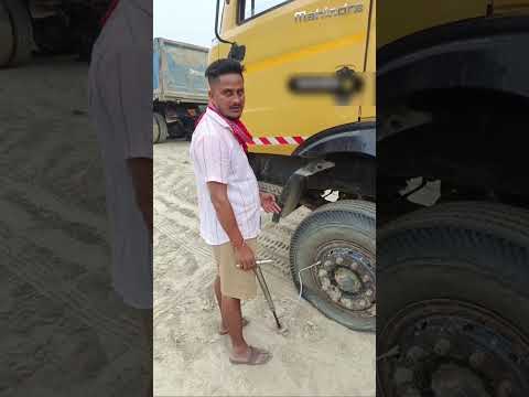 Filling air in truck tyre #shorts