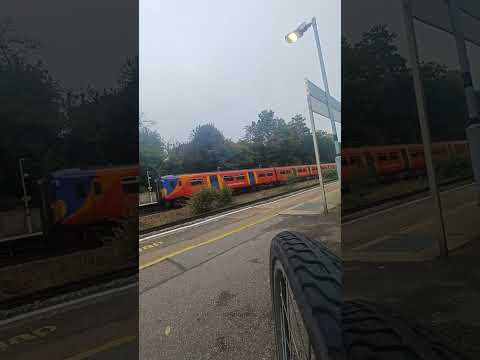 Class 455 accelerating through Farnborough (Main) #shorts