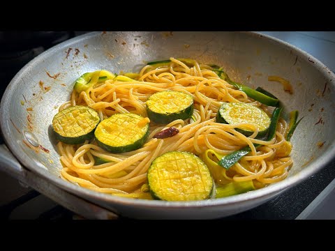 シェフの技！ズッキーニの概念変わる【ペペロンチーノ】南イタリアのパスタ🇮🇹