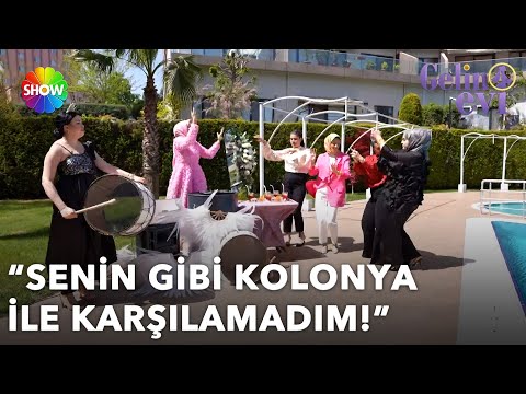 Suna Gelin misafirlerini havuz başında DJ konseptiyle karşılıyor! | Gelin Evi