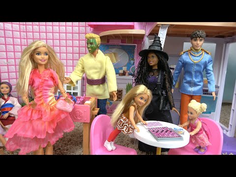 Barbie and Ken Game Night at Barbie Dream House w Barbie Sisters and Friends