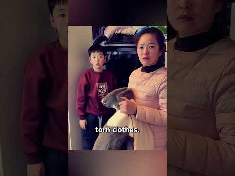 He Gave His New Jacket to Help a Poor Classmate in Winter 👏❤️