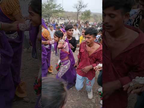 जबरदस्त आदिवासी गर्ल ने लड़के पिटा ।।