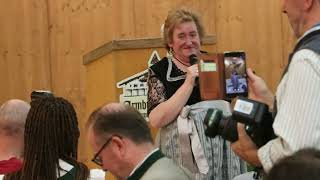 Renate Maier singt ein Gstanzl - Krugrede 2025 (Video: Nina Eichinger) Video: Renate Maier singt ein Gstanzl - Krugrede 2025 (Video: Nina Eichinger)