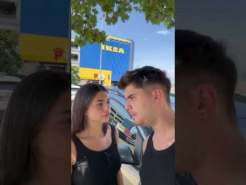 "No no tranquillo, 10 minuti e usciamo. Non compriamo niente"