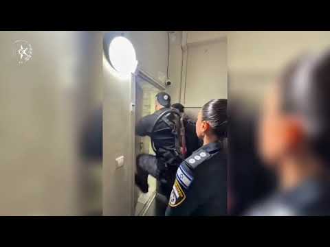 חיפה: תיעוד פשיטה על בית הימורים בלתי חוקי בשכונת נווה שאנן