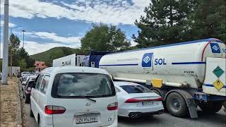 Radhë automjetesh në Qafë Thanë/ Dy doganat shqiptare dhe maqedonase kanë shtuar sportelet
