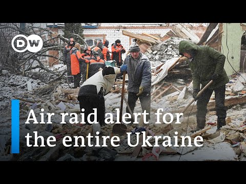 Russia launches air strikes on Ukraine | DW News