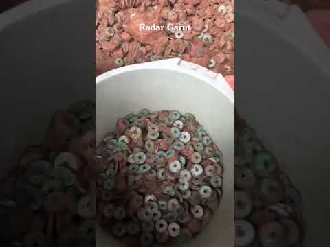 Seorang Petani Menemukan Ribuan Koin dan Guci Bertuliskan Aksara Tiongkok