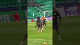 Rafael Leao yeni takım arkadaşlarına alışmış gibi ! #rafaelleao #leao #galatasaray