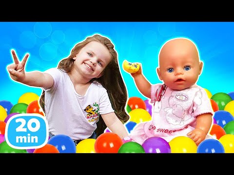 Los juegos de Maya y Lina en el centro comercial y la piscina.