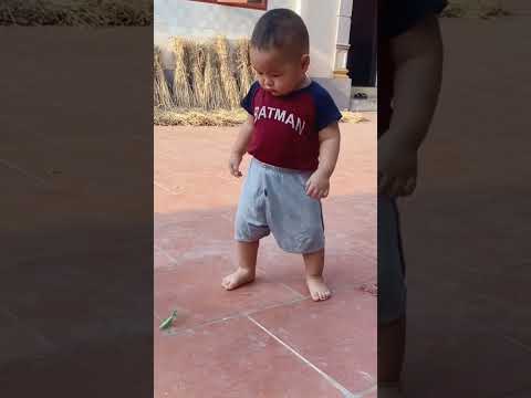 Cái chân dẫm yêu chưa kìa!🥰