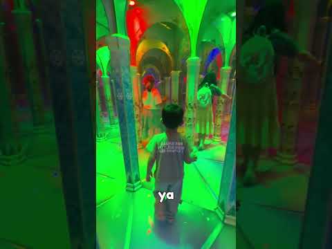 mi hijo se confunde con estas paredes transparentes