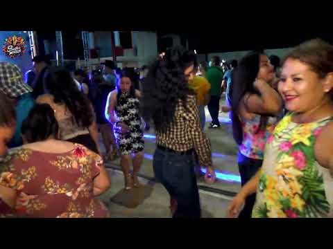 ¡Una verdadera diosa ranchera! 💃 Su baile enloqueció a todos
