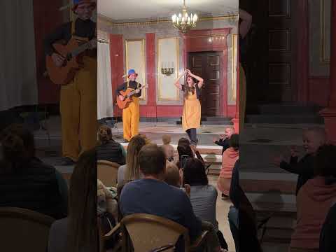 Élő Bogi Néni koncert a Dörmögő Dömötör színházban ^__^