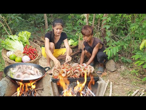 Pork intestine hot spicy chili grilled on the rock for delicious food, Survival cooking