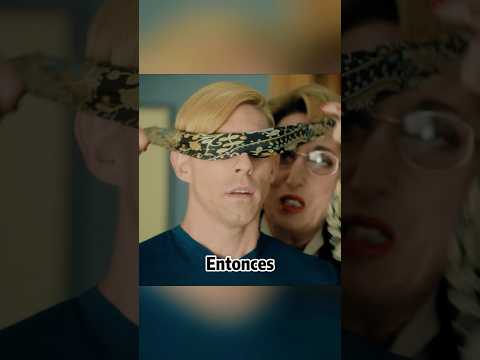 Un hombre con TOC de simetría da su primer paso forzado por sus compañeros.#shorts #film #movie