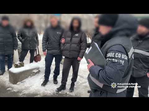 У Києві Нацполіція затримала чоловіка за вимагання 37 тисяч доларів за «вирішення питань» у ТЦК та суді