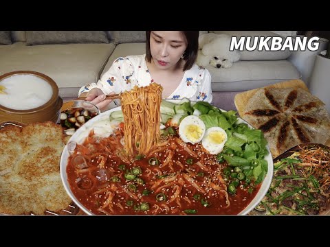 땡초듬뿍 매운 비빔칼국수 감자전 육전 눈꽃만두전 ★그렇다면 막걸리가 빠질수 없지 먹방 Spicy Noodles Pancake realsound asmr mukbang