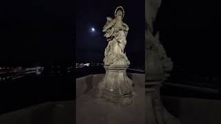 Der Blick zum #Mond über #Würzburg in den frühen Morgenstunden lohnt sich heute (eventuell)! 😉