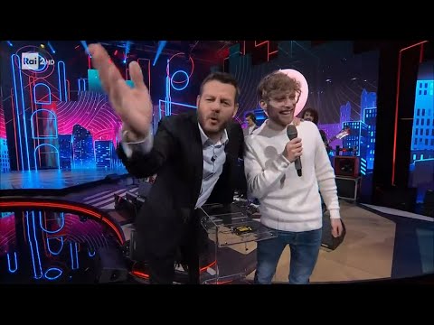 "Chi vuol essere Mike Lennon?" - Stasera c'è Cattelan su Rai 2 del 24/01/2024