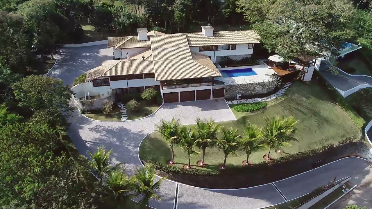 CASA DE LUXO À VENDA EM ESCARPAS DO LAGO – CAPITÓLIO – MG. 