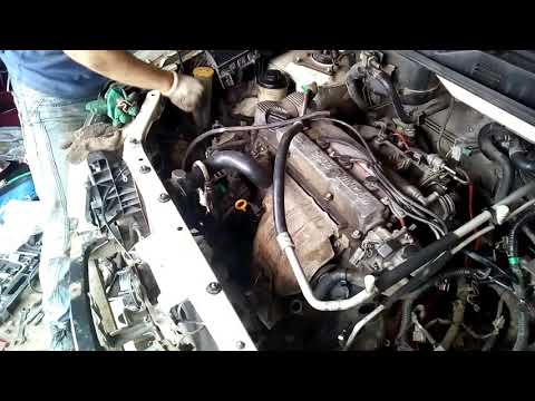 Откручиваем подушку двигателя KA24DE. Nissan Bassara