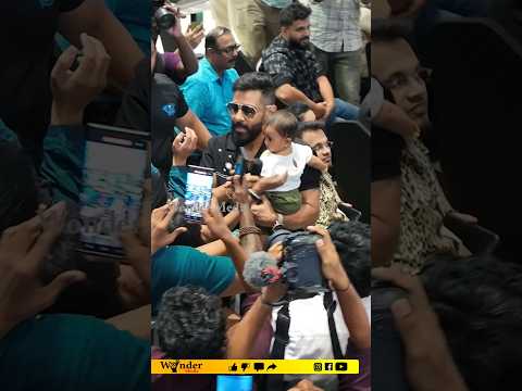 മകളോടൊപ്പം ഫോട്ടോ എടുക്കണം.! ആരാധികയുടെ കുഞ്ഞിനെ എടുത്ത് വിക്രം 😍