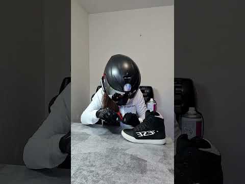 TUTO: Nettoyer une tâche sur ses chaussures de moto